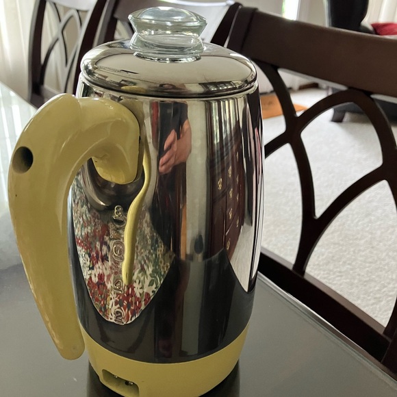 ❤️ EXCELLENT FIESTA COFFEE GO-ALONG 8 Cup ELECTRIC PERCOLATOR YELLOW & CHROME - Picture 2 of 13